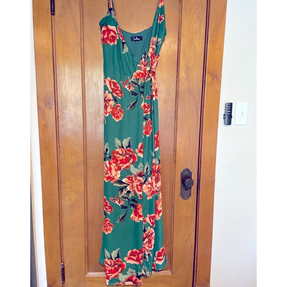 LuLu’s beautiful hunter green floral wrap dress! - Picture 3 of 6